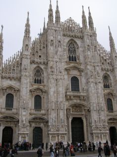  Свети Валентин в Милано със самолет